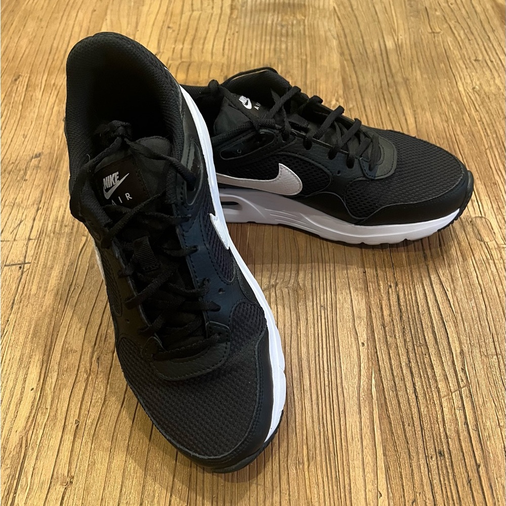 Nike Air Max SC Black and White Women’s Size 9 Athletic Shoes Excellent EUC